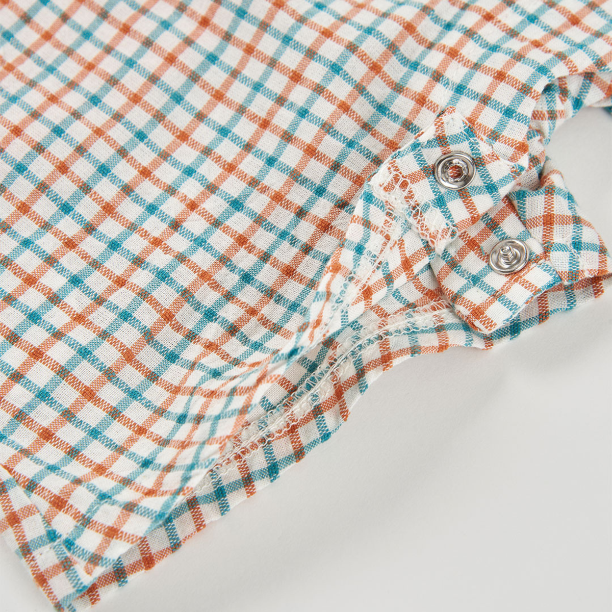 Conjunto de Jardineiras e T-shirt Xadrez Sol