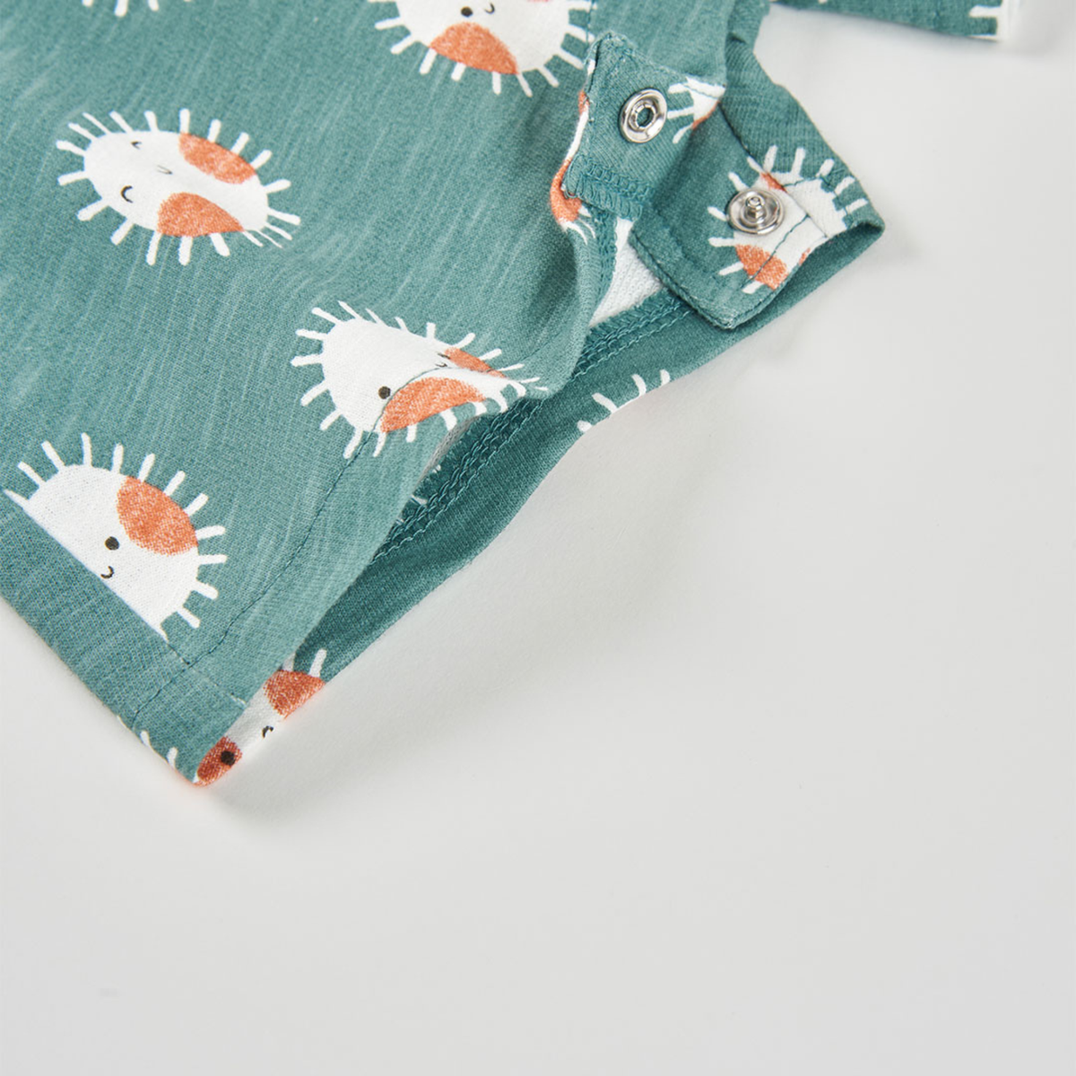 Conjunto de Jardineiras e T-shirt Sol