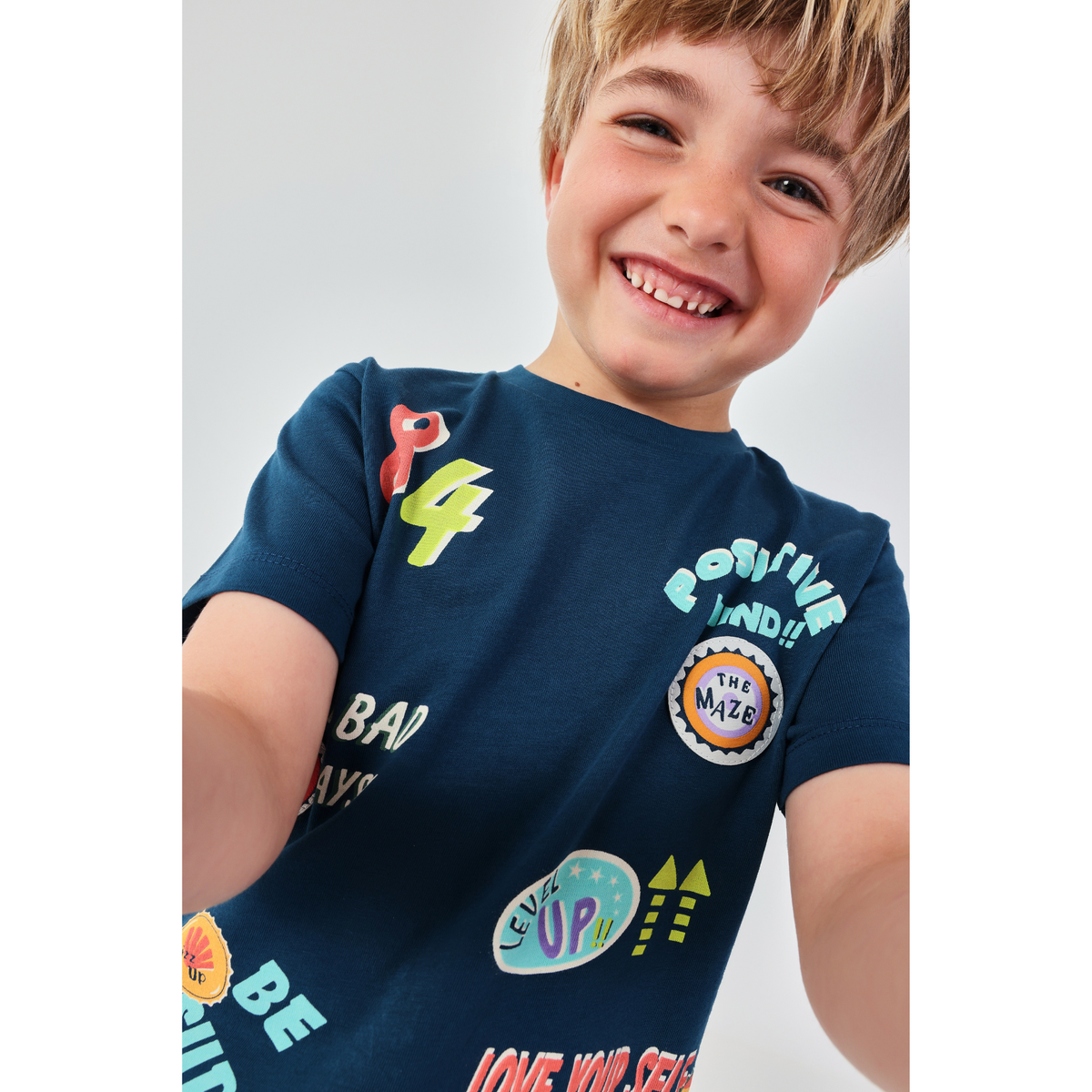 T-shirt Azul Marinho com Estampados Gráficos