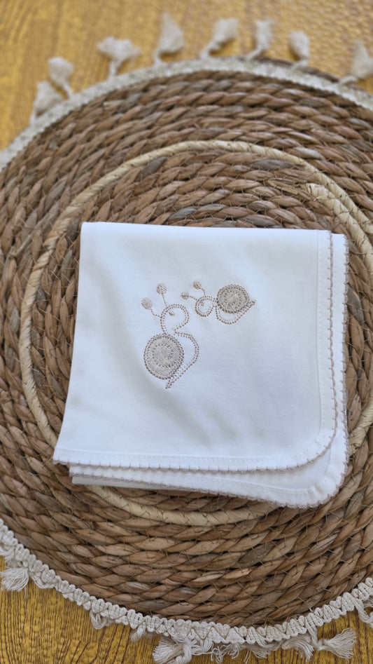 Fralda de Pano em Algodão com Caracóis Bordados - Bege