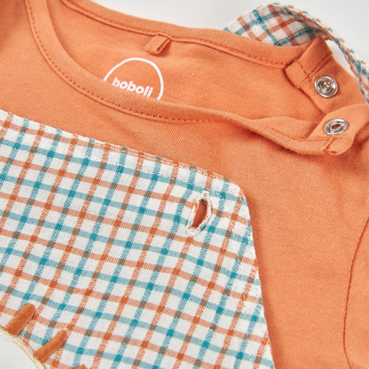 Conjunto de Jardineiras e T-shirt Xadrez Sol