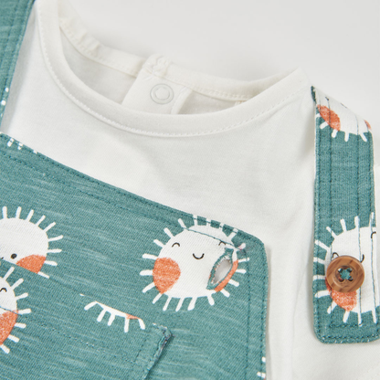 Conjunto de Jardineiras e T-shirt Sol