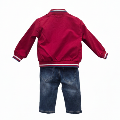 Conjunto 3 Peças: Casaco Estilo Americano Vermelho, T-shirt e Calças de Ganga