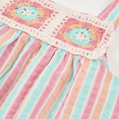 Vestido às Riscas com Detalhe em Croché