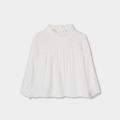 Blusa branca com renda e gola franzida