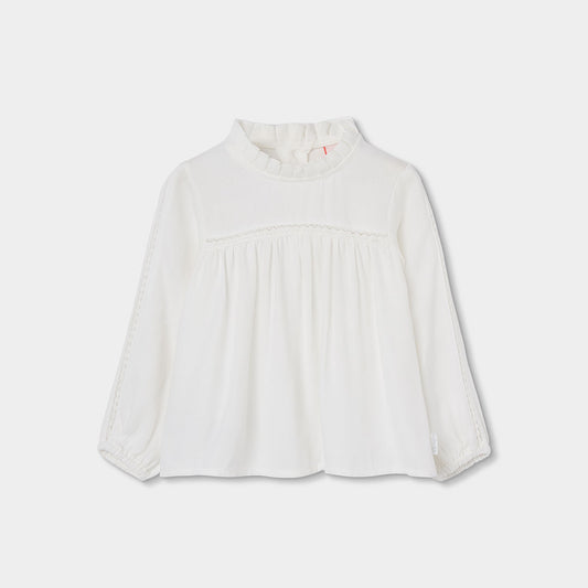 Blusa branca com renda e gola franzida