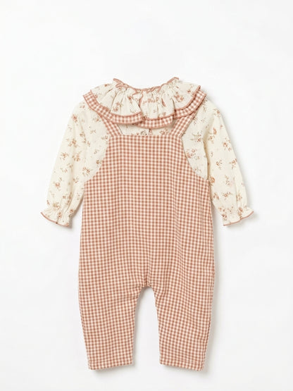 Conjunto Jardineiras Vichy e Blusa Com Folhos