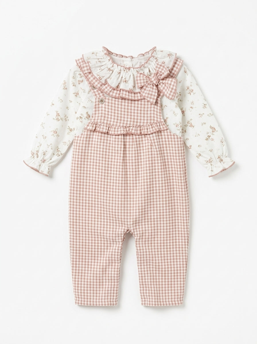 Conjunto Jardineiras Vichy e Blusa Com Folhos