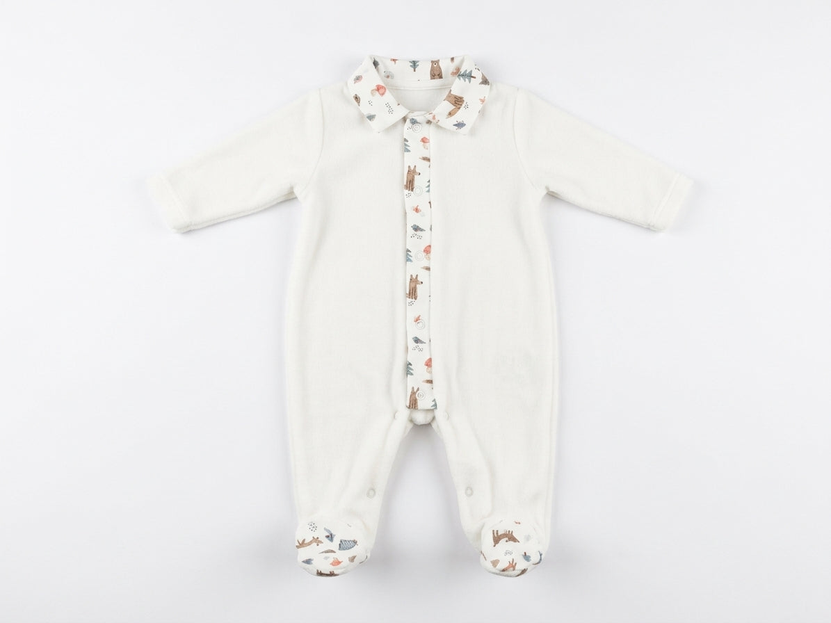 Babygrow de Veludo com Gola de Camisa e Padrão Floresta