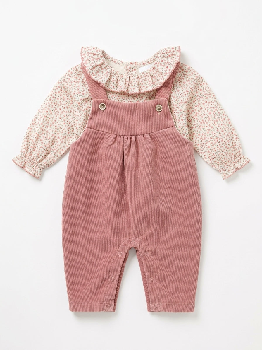 Conjunto Jardineira e Blusa com Folho Cor de Rosa