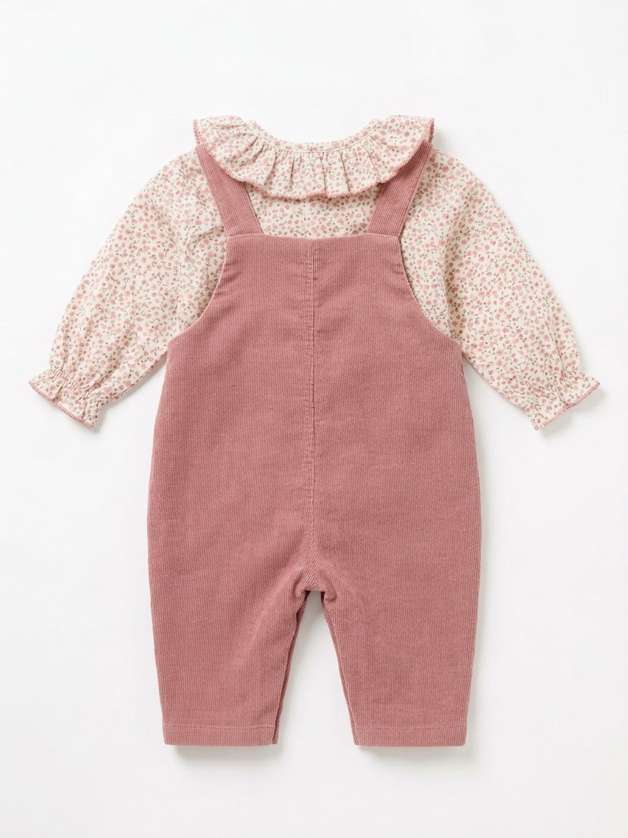 Conjunto Jardineira e Blusa com Folho Cor de Rosa