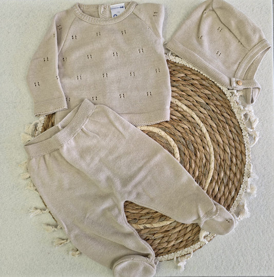 Conjunto em Malha Bege com Touca
